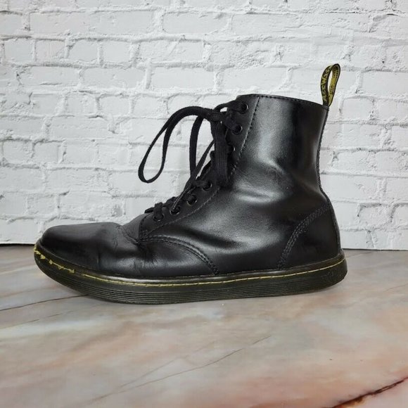 tobias black greasy lamper